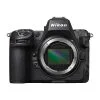 Nikon Z8 -hybridikameran rungon etukuva, jossa näkyy kenno ja ohjauspainikkeet, ilman objektiivia.
