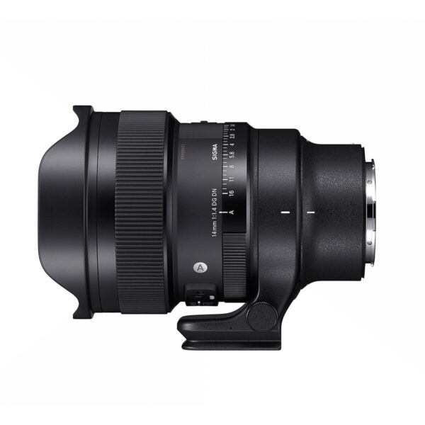Sigma 14mm f/1.4 DG DN Art L-mount -objektiivi, jossa on leveä tynnyri, harjakuvioitu tarkennusrengas, objektiivin kiinnitys ja jalustan kaulus, näkyy profiilissa valkoista taustaa vasten.