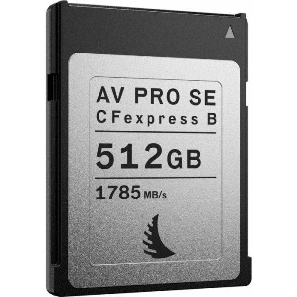 Hopeanmusta Angelbird AV Pro Type B CFexpress SE 512GB -muistikortti, jonka lukunopeus on 1785 MB/s, on kuvassa pystyssä valkoista taustaa vasten.