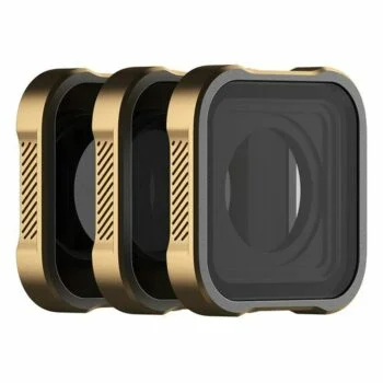 Kolme Polarpro Hero9, 10, 11, 12 Shutter Collection GoPro ND -suodatinta, joissa on kultaiset metallikehykset ja mustat keskukset, on pinottu hieman siirtyneinä valkoista taustaa vasten.