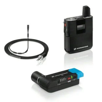 Sennheiser AVX-MKE2 SET-3 langaton mikrofonijärjestelmä sisältää sylimikrofonin kaapelilla, vyölaukulähettimen ja kompaktin vastaanottimen, kaikki kuvassa valkoisella pohjalla.