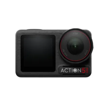 Mustan DJI Osmo Action 5 Pro Adventure Combo -toimintakameran etukuva, jossa on suuri objektiivi oikealla ja pieni näyttö vasemmalla.