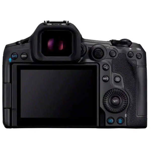 Canon EOS R6 Mark II -digitaalikameran takanäkymä, jossa näkyvät LCD-näyttö, ohjauspainikkeet ja -valitsimet, okulaari ja oikealla puolella oleva kuvioitu kahva.