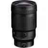 Musta Nikon Nikkor Z 35mm f/1.2 S -objektiivi seisoo pystyssä valkoisella taustalla, ja siinä on kuvioidut tarkennus- ja säätörenkaat sekä valkoinen mallimerkintä.