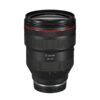 Canon RF 28-70mm f/2 L USM -objektiivissa on musta runko, punainen korostusrengas ja zoomausmerkintä 28-70mm. Objektiivi on esitetty pystyssä valkoisella taustalla.