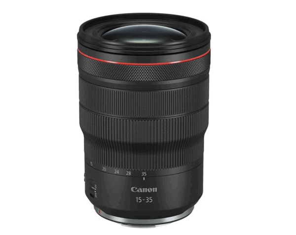 Canon RF 15-35mm f/2.8L IS USM -objektiivissa on musta runko, kuvioitu kahva, punainen rengas yläreunan lähellä ja erilliset zoomaus- ja tarkennusrenkaat.