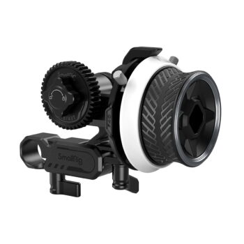 SmallRig 3010 Mini Follow Focus on ammattikäyttöön tarkoitettu järjestelmä, jossa on suuri hammaspyörä, säätönupit ja kiinnike, joka on helppo kiinnittää kamerarigiin.