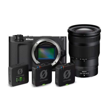 Nikon ZR 6K -videokuvauspaketti, jossa on kamerarunko, 24-120 mm:n objektiivi ja kolme kompaktia langatonta mikrofonilähetintä, näkyy vierekkäin valkoista taustaa vasten.