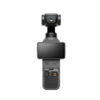 DJI Osmo Pocket 4 - Creator Combo on kompakti musta käsikamera, jossa on sisäänrakennettu gimbaali, ylhäältä kiinnitettävä objektiivi, pieni näyttö ja ohjauspainikkeet valkoista taustaa vasten.